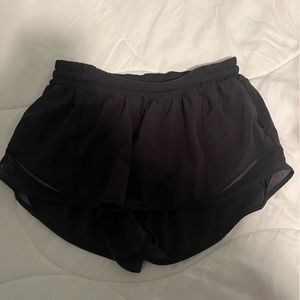 Lululemon Hotty Hot 2.5 Black shorts
